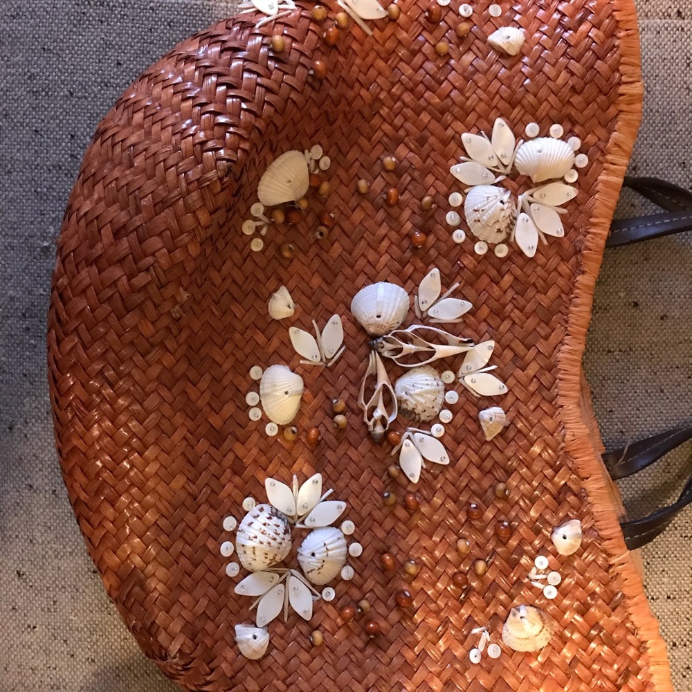 Sea shell straw bag